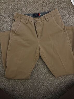 Dockers Men’s Khaki Chino Pants in Tan